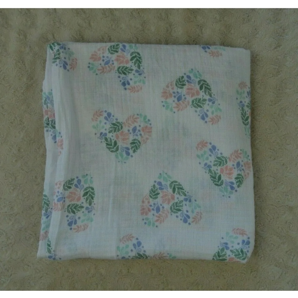 Aden + Anais Floral Hearts Baby Swaddle Blanket White Pink Blue Muslin Flower
